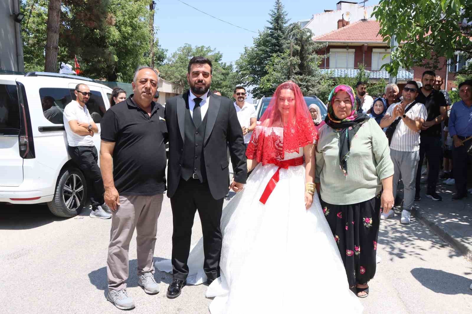 (ÖZEL) 37 yıl önceki askerlik arkadaşlıklarını sürdürüyorlar 