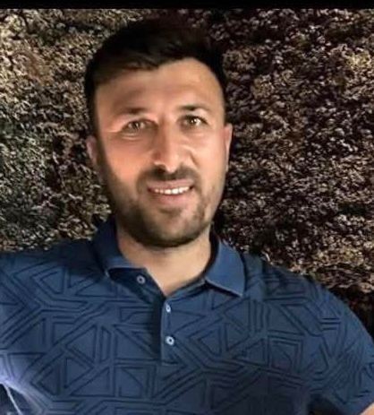 Duvara çarpıp yola savrulan otomobilin sürücüsü kurtarılamadı 