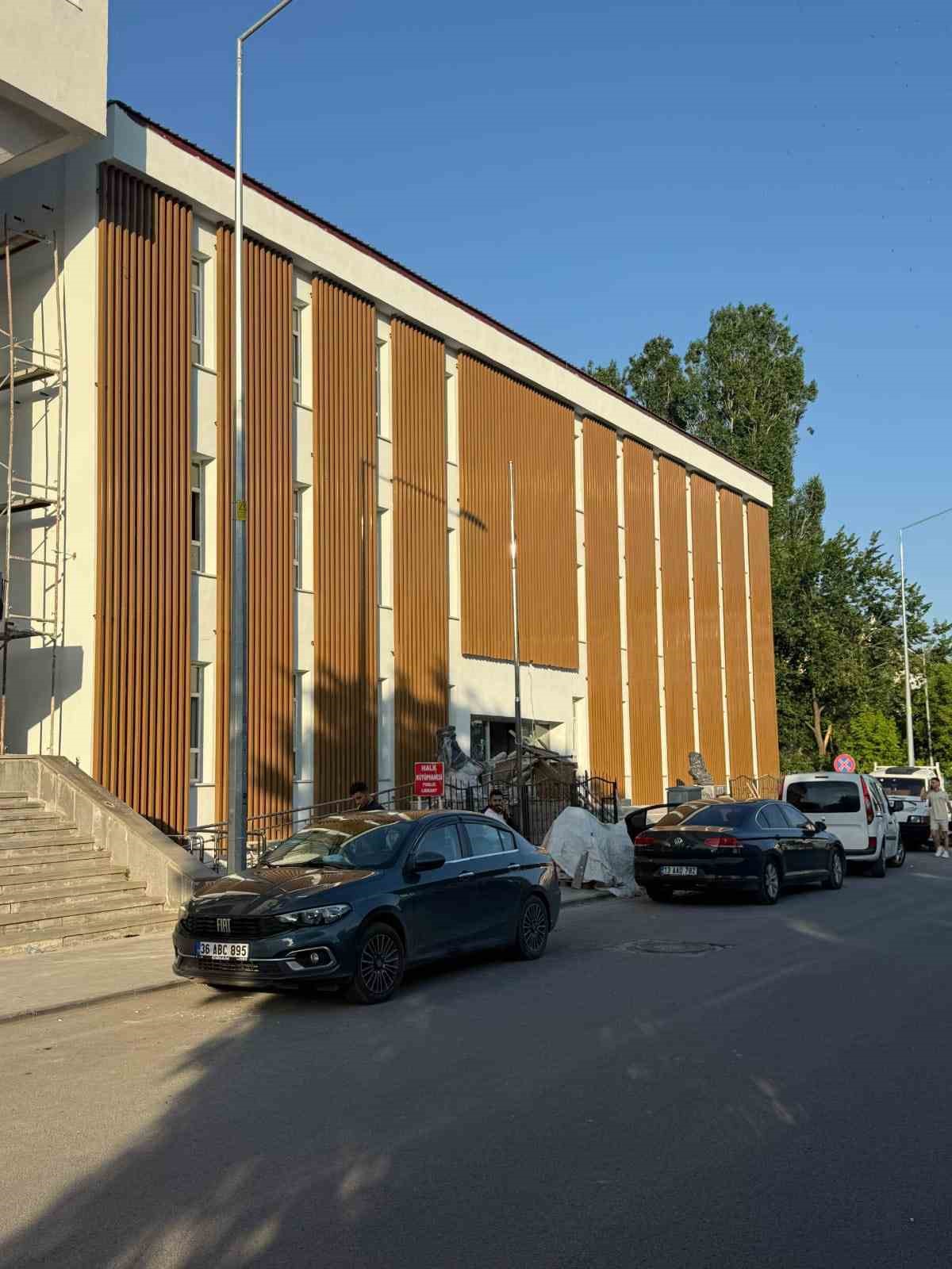 Kars İl Halk Kütüphanesi’nde tadilat ve restorasyon tamamlanıyor 