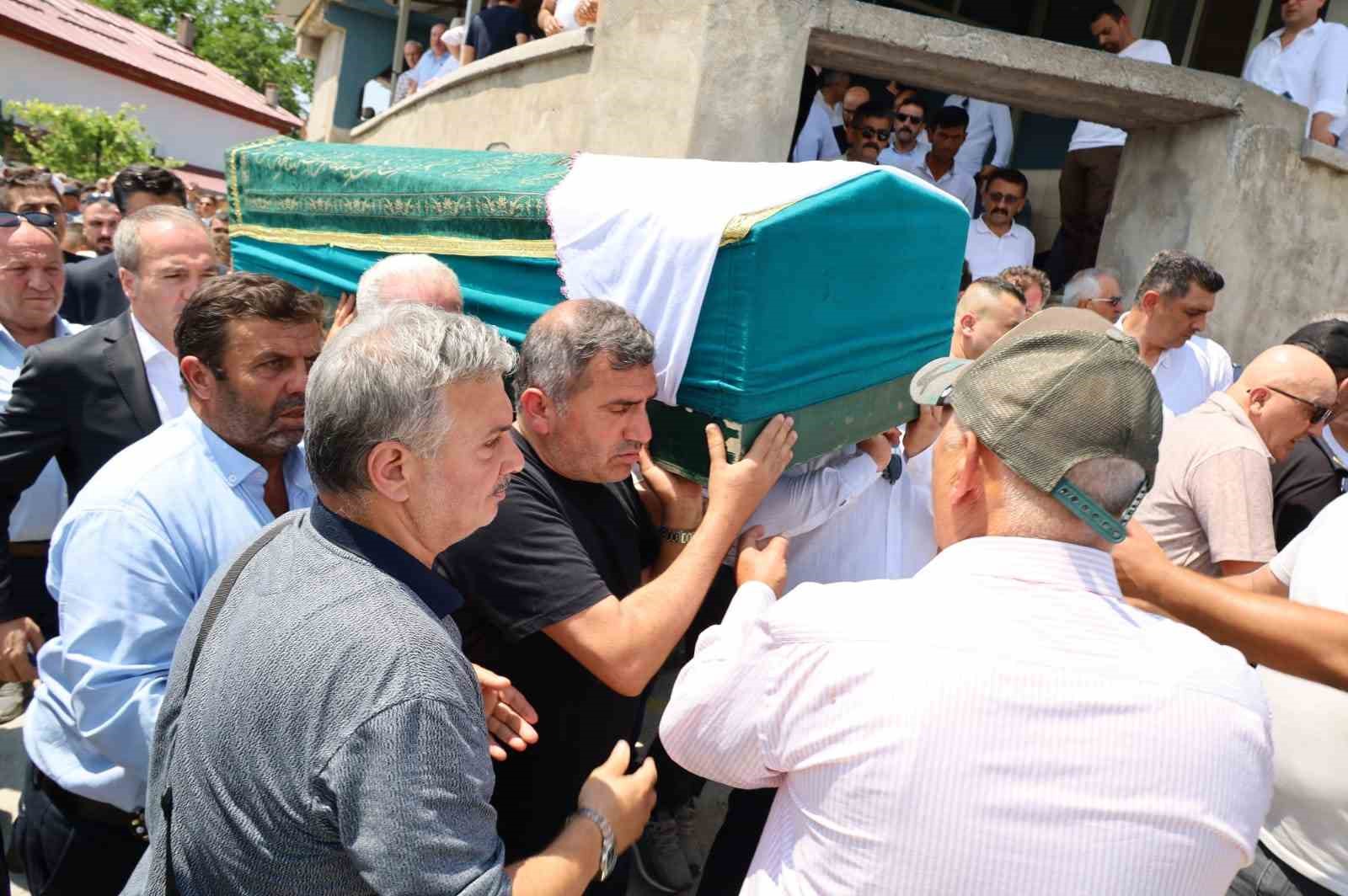 MHP İl Başkanı Burhan Mucur’un acı günü: Annesi dualarla son yolculuğuna uğurlandı 