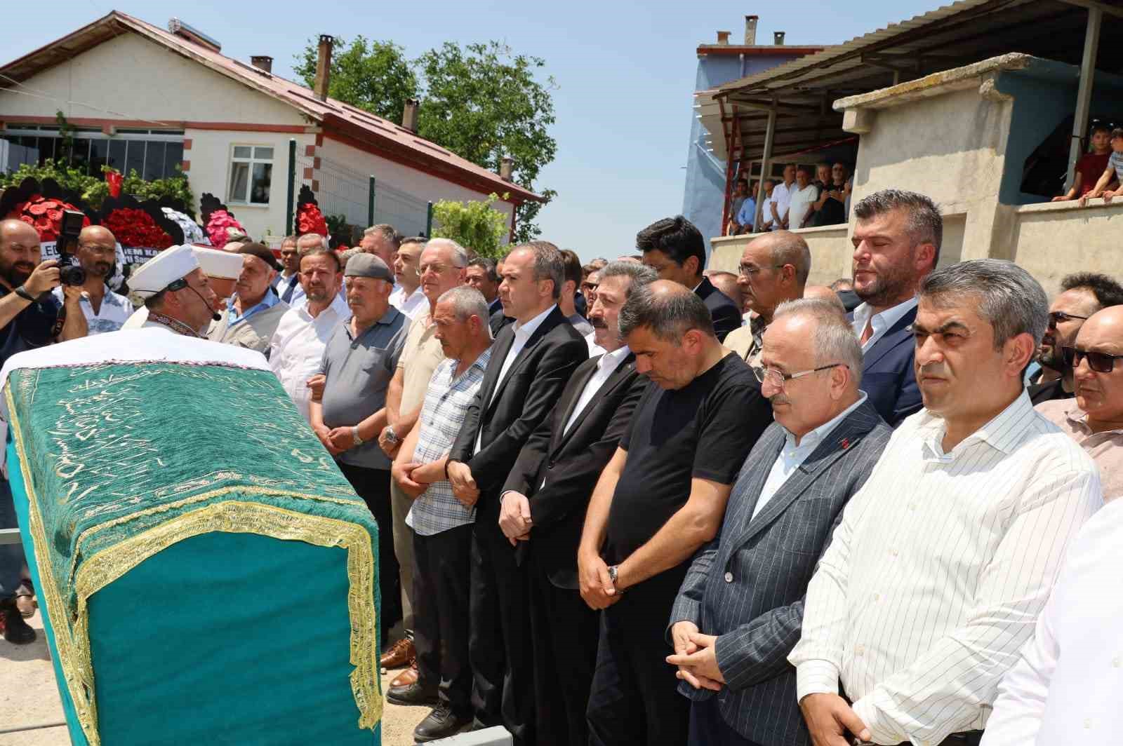 MHP İl Başkanı Burhan Mucur’un acı günü: Annesi dualarla son yolculuğuna uğurlandı 