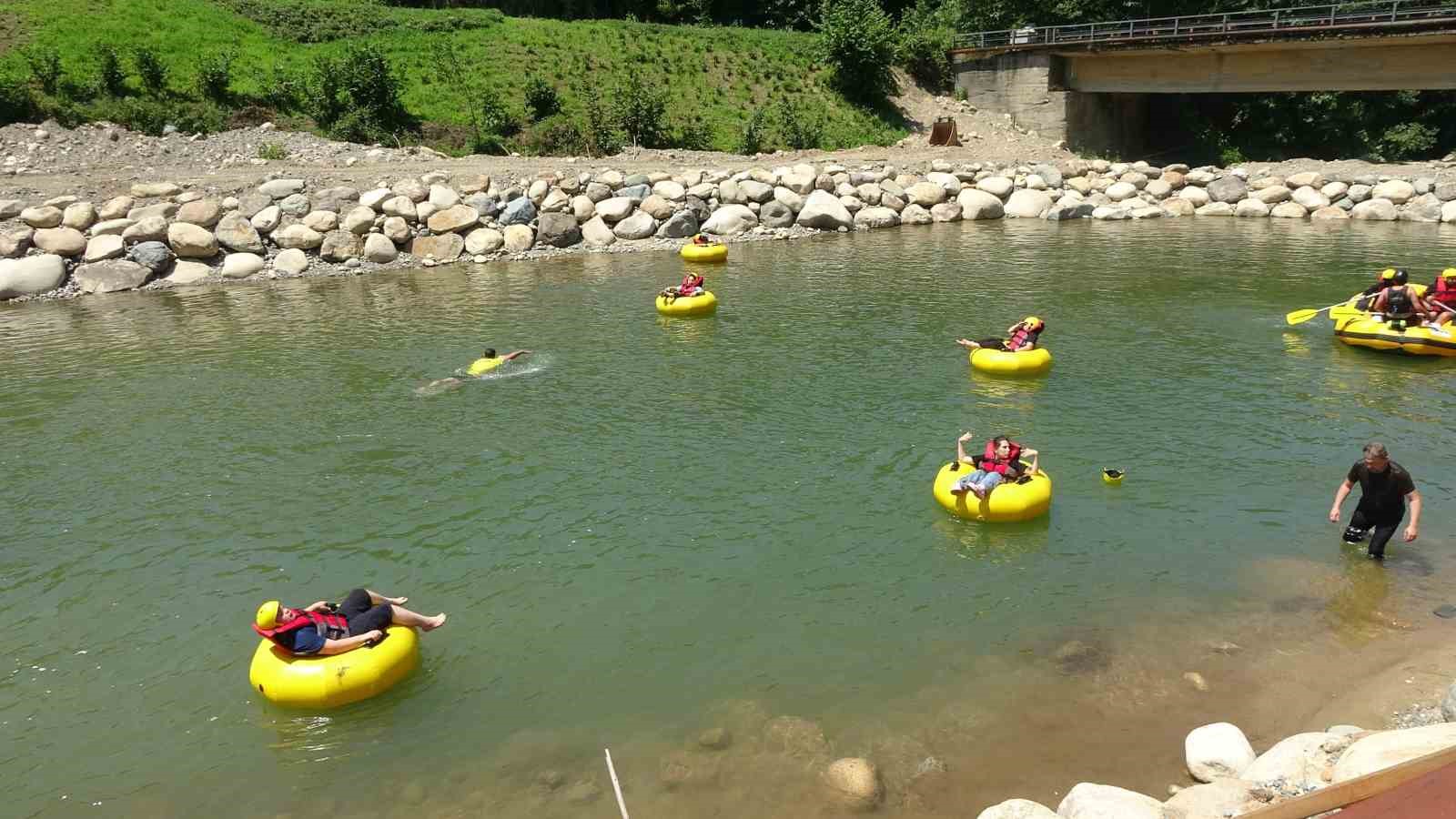 Özel çocukların rafting heyecanı 