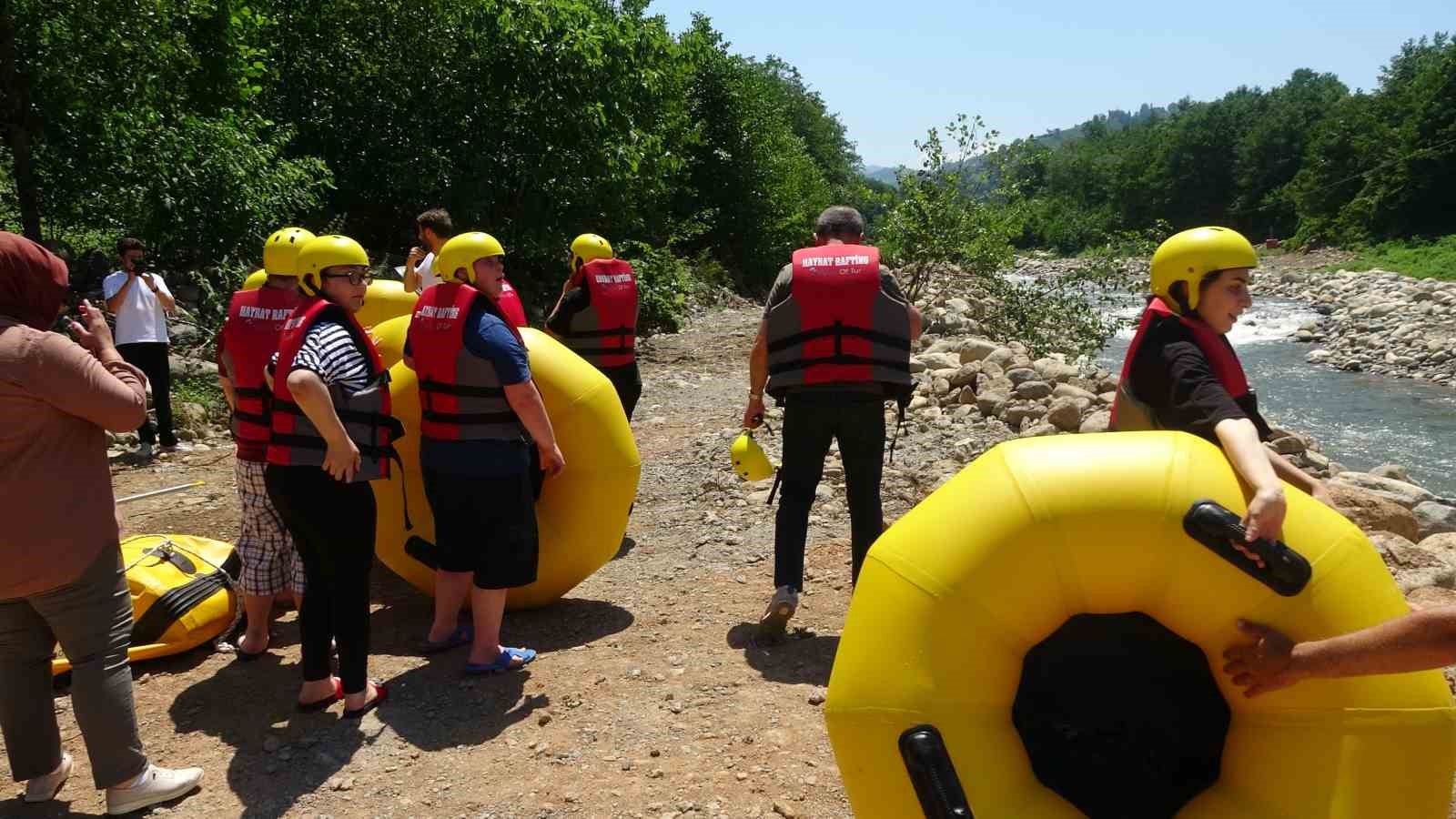 Özel çocukların rafting heyecanı 
