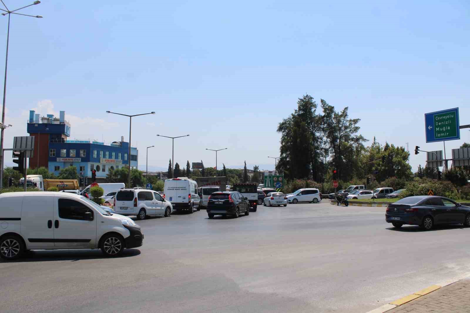 Yangın sonrası otoban girişinde araç yoğunluğu oluştu 