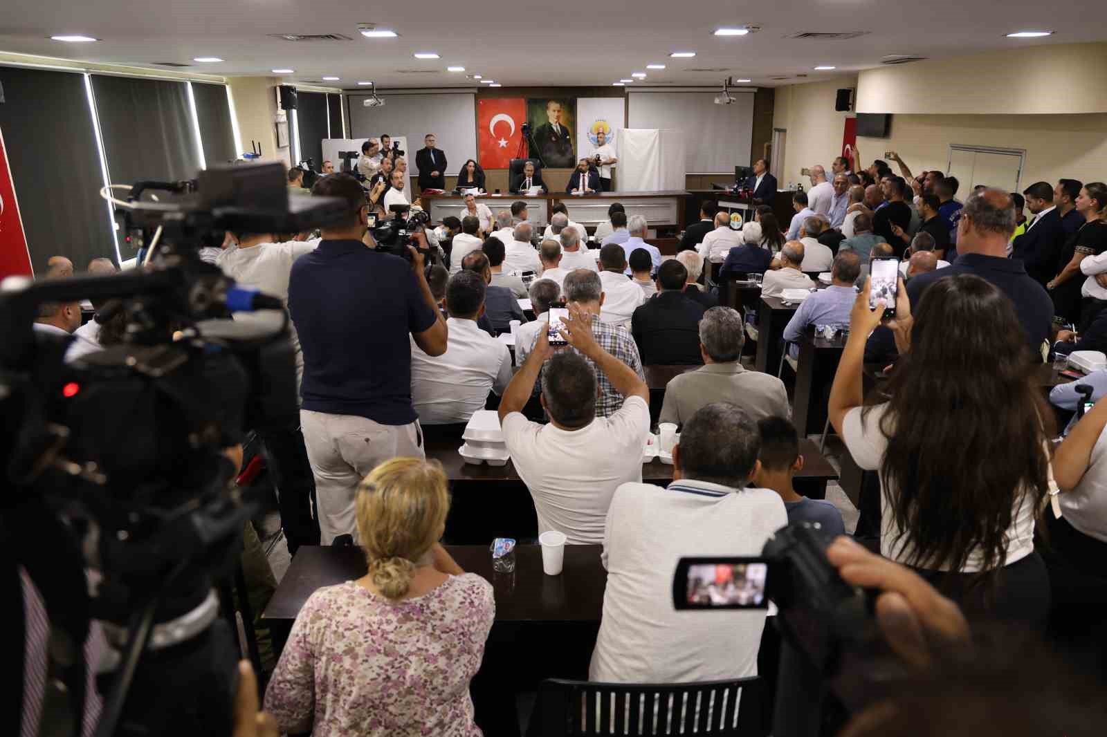 Adana Büyükşehir Belediyesi Başkan Vekilliğine CHP’li Güngör Geçer seçildi 