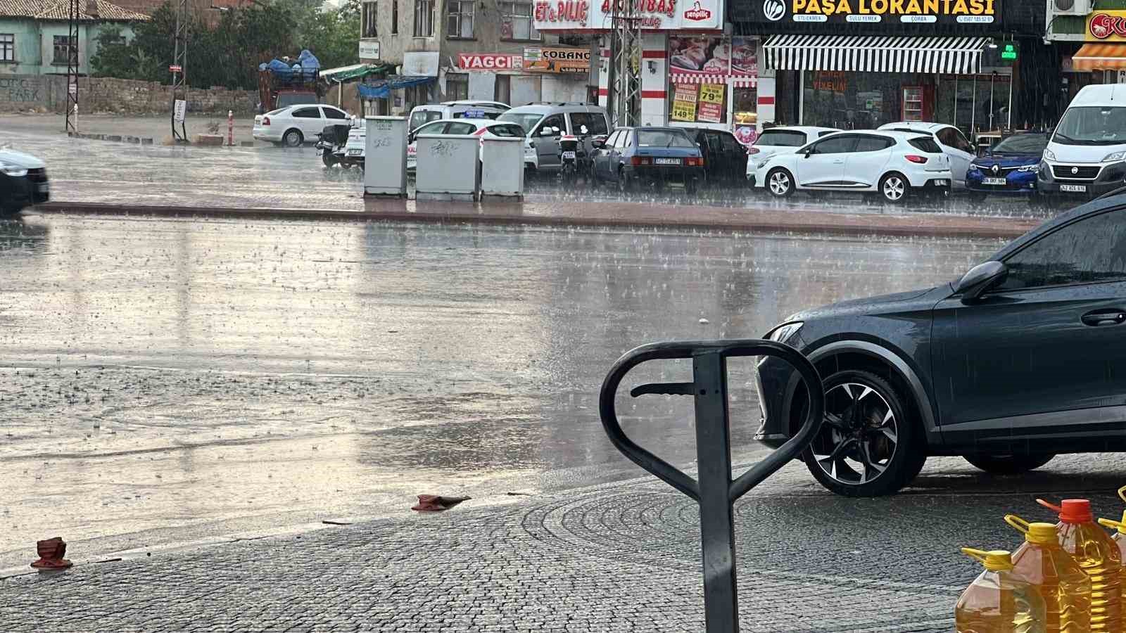 Konya’da yağmur bastırdı, sücürüler zor anlar yaşadı 
