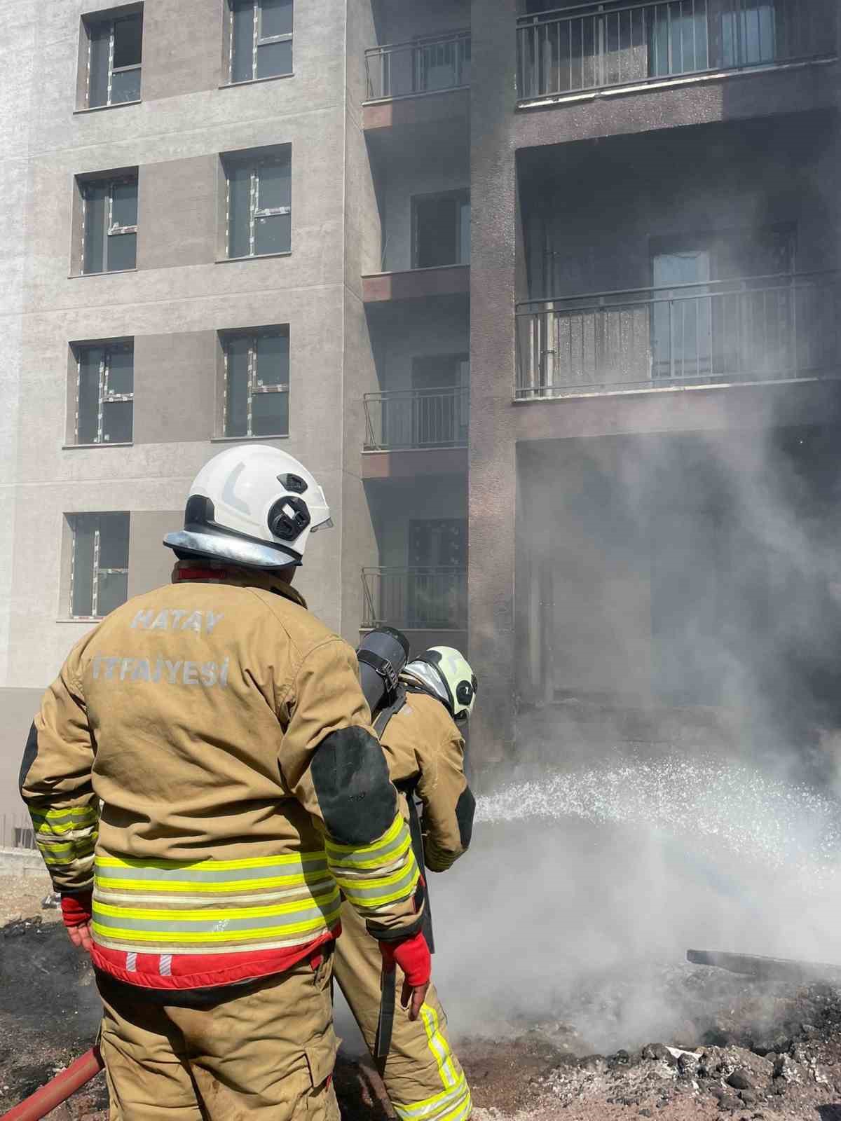 Hatay’da şantiye yangını büyümeden söndürüldü 
