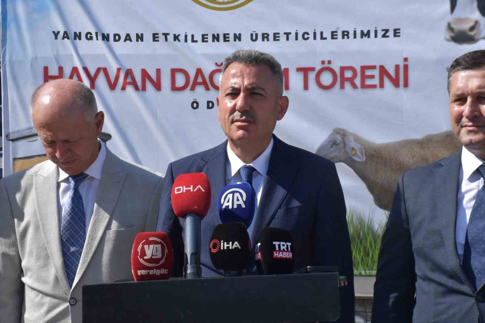İzmir’de orman yangınlarından etkilenen vatandaşların yaraları sarılıyor 