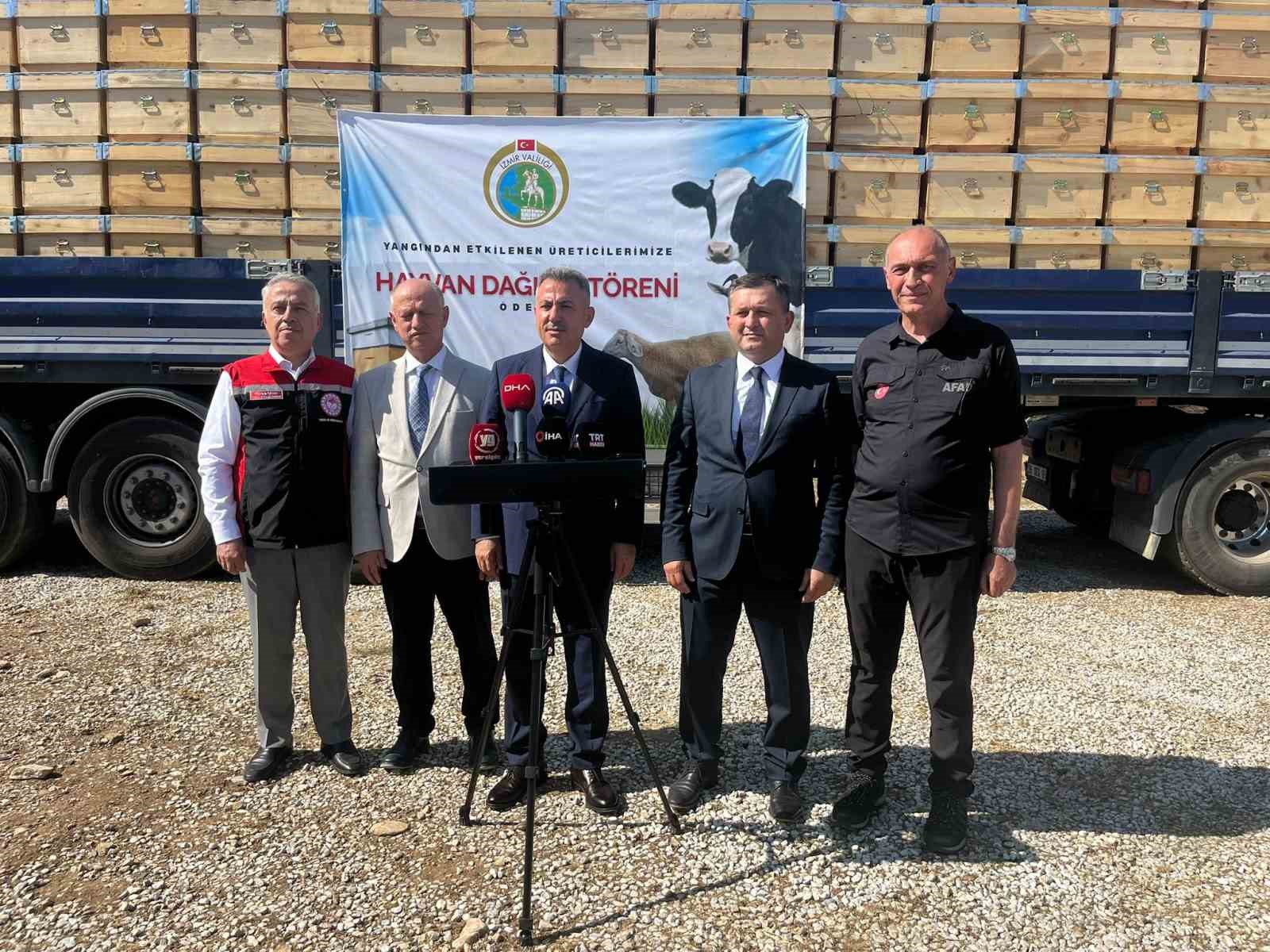 İzmir’de orman yangınlarından etkilenen vatandaşların yaraları sarılıyor 