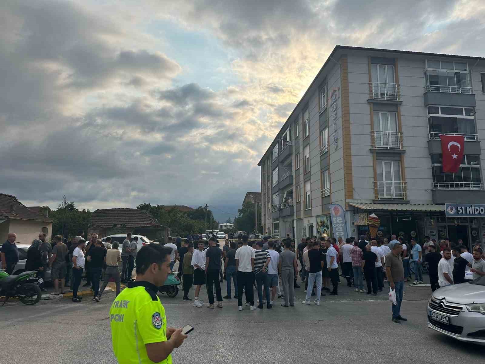 Sağlık merkezi önünde silahlı saldırıya uğrayan şahıs hayatını kaybetti 