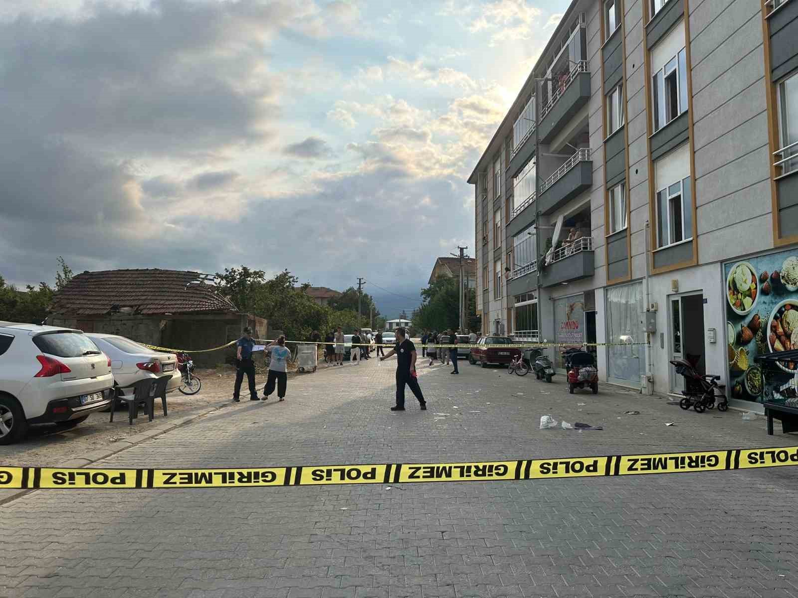 Sağlık merkezi önünde silahlı saldırıya uğrayan şahıs hayatını kaybetti 