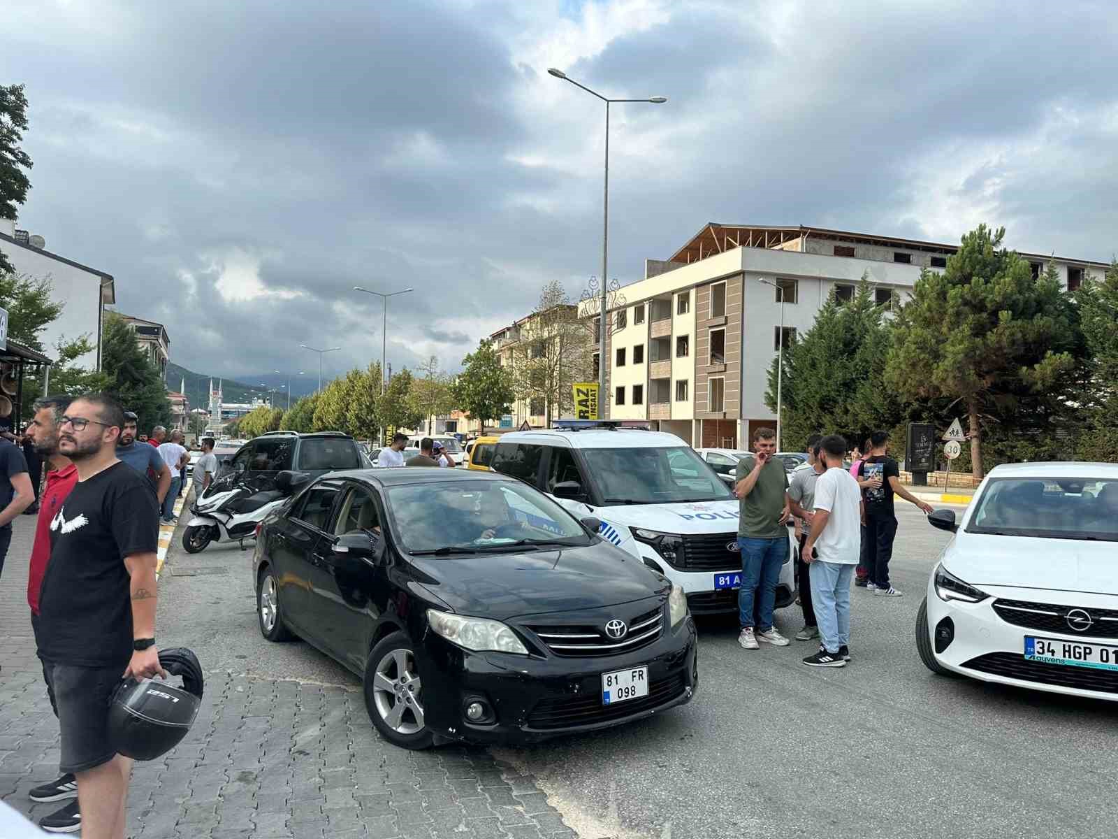 Sağlık merkezi önünde silahlı saldırıya uğrayan şahıs hayatını kaybetti 