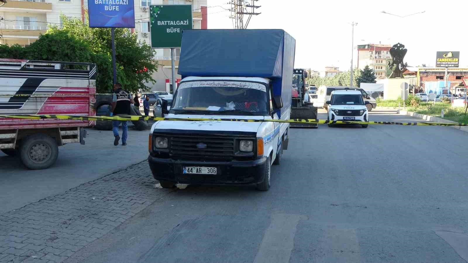 Husumetlilerin kavgası kantı bitti: 2 yaralı 