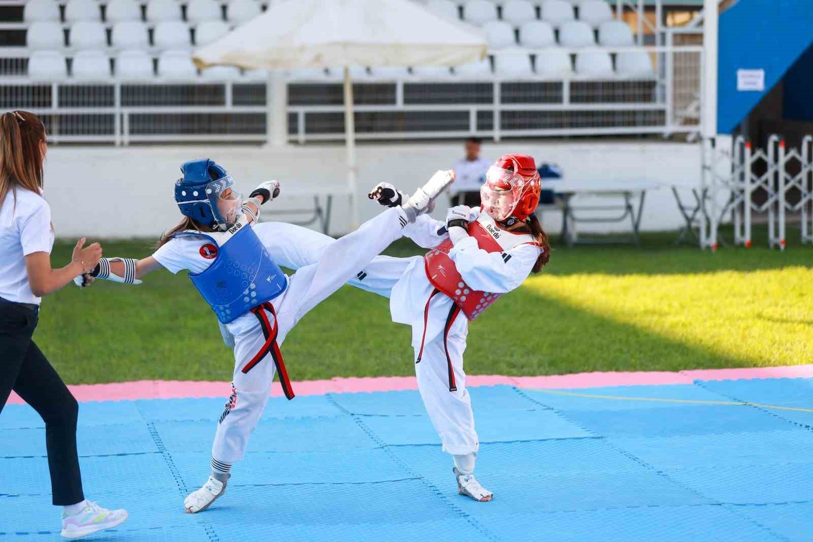 Tekvando kulüplerarası minikler turnuvası başladı 