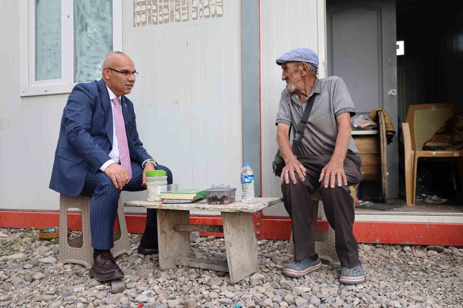 Sevdiğini 60 yıldır bekleyen 