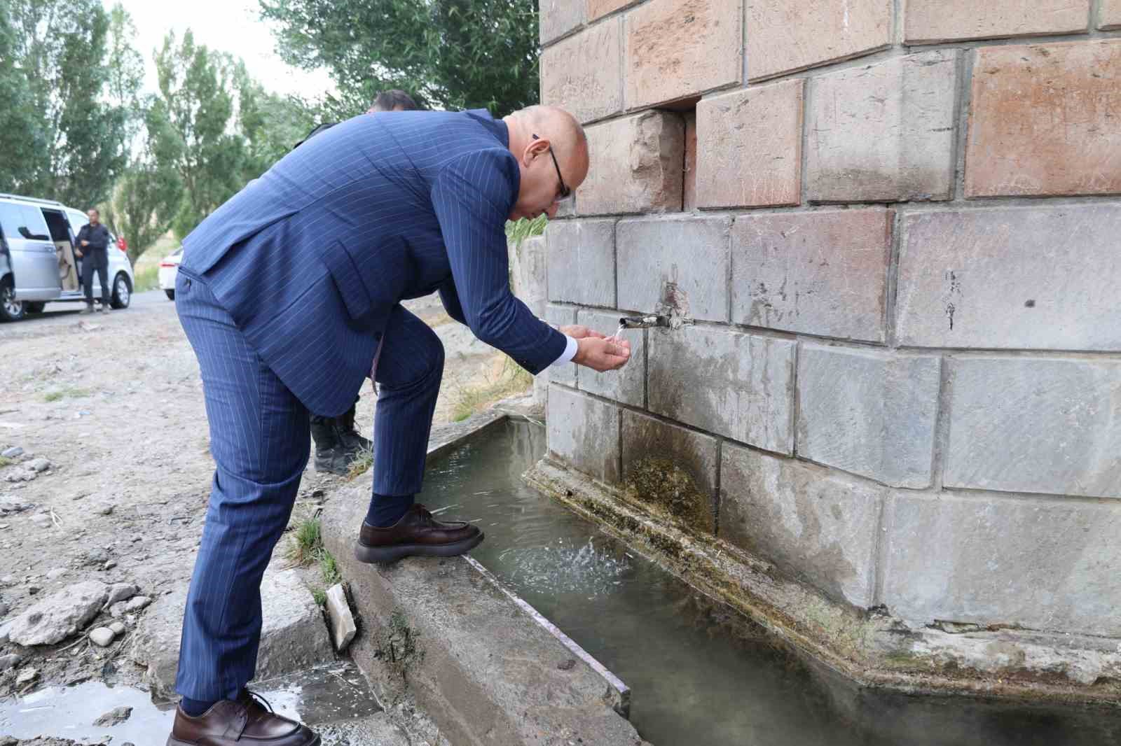 Sevdiğini 60 yıldır bekleyen 