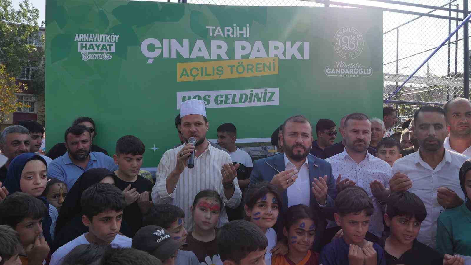 Arnavutköy Belediyesinden asırlık çınar gölgesinde yeni park açıldı 