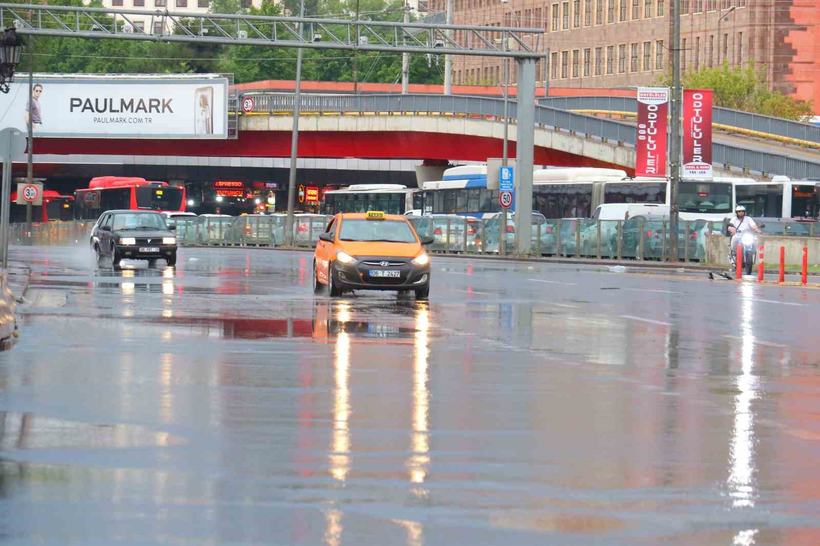 Ankara’da sağanak yağışlar sele neden oldu 