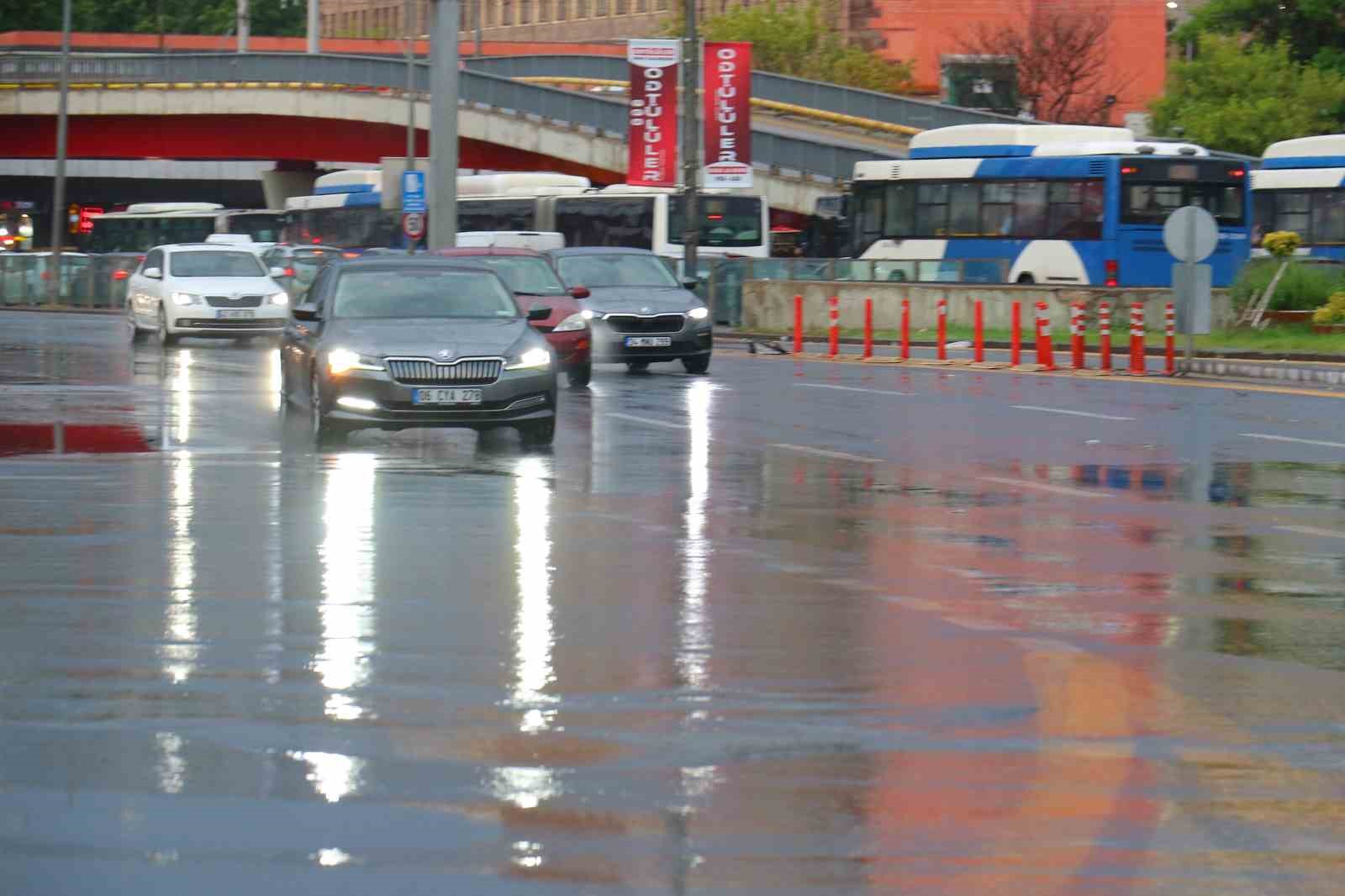 Ankara’da sağanak yağışlar sele neden oldu 