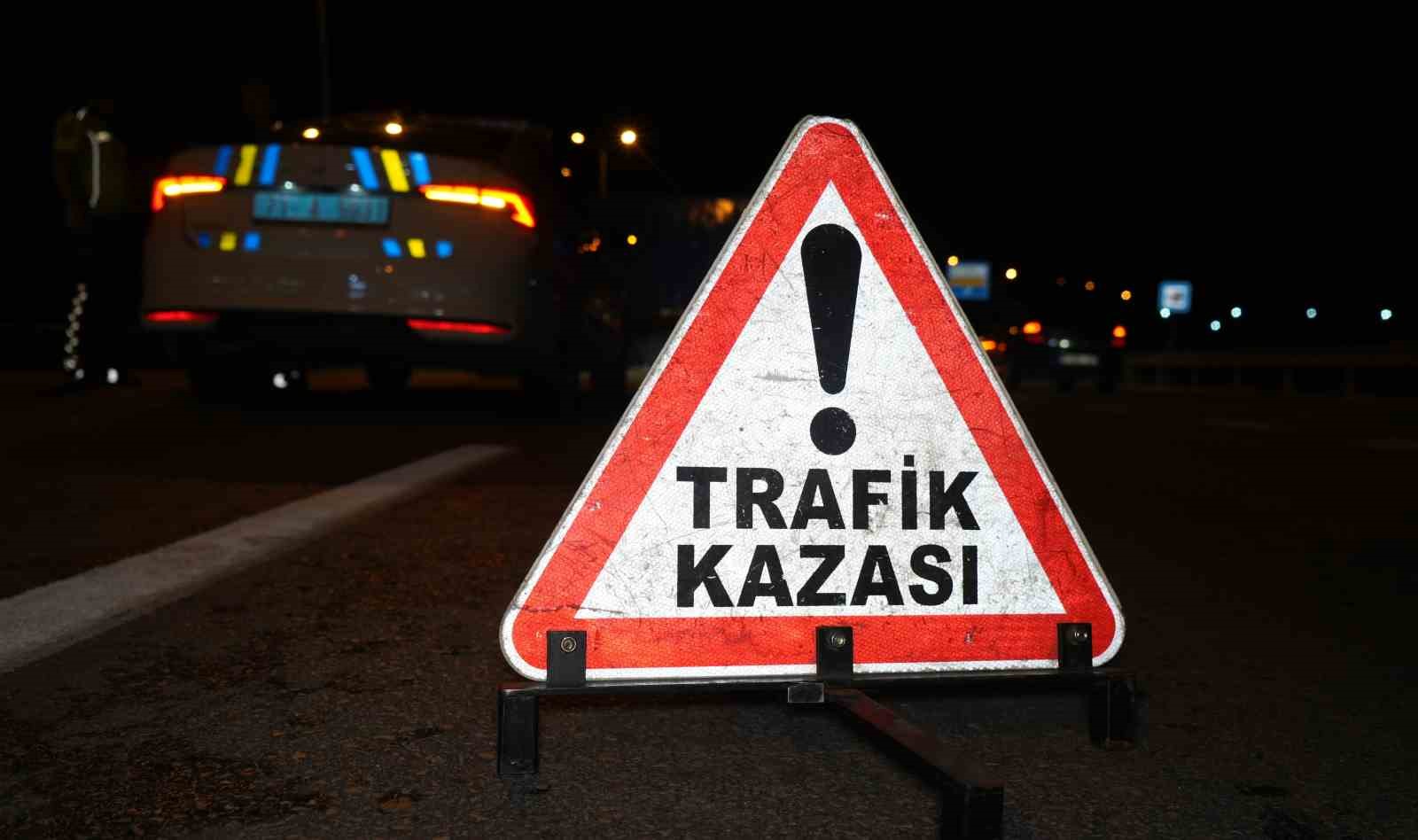 Kontrolden çıkan kamyon refüje çıktı 