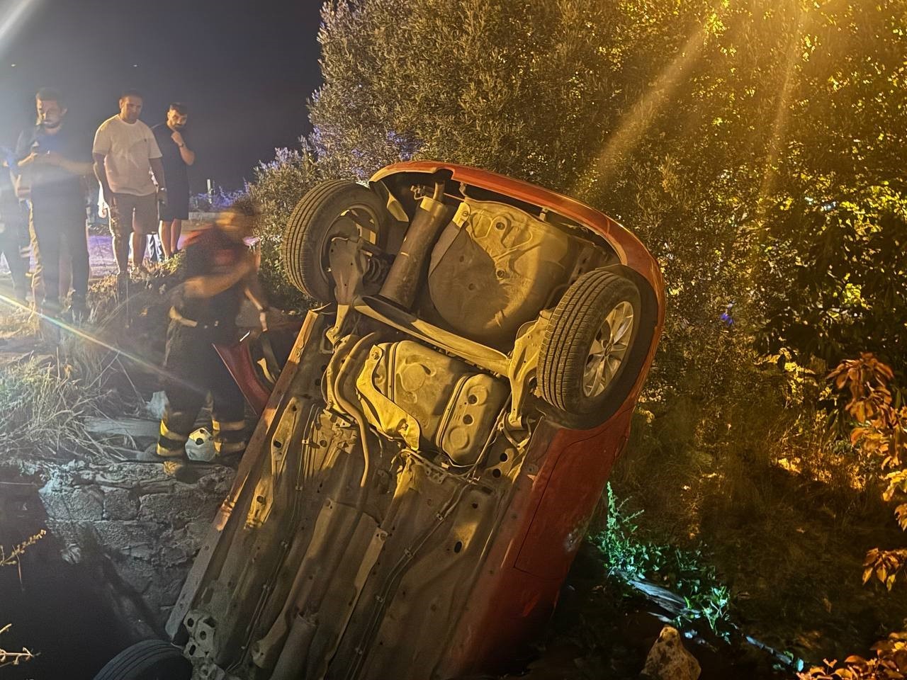 Otomobil kömürlüğe düştü, sürücü hafif yaralandı 