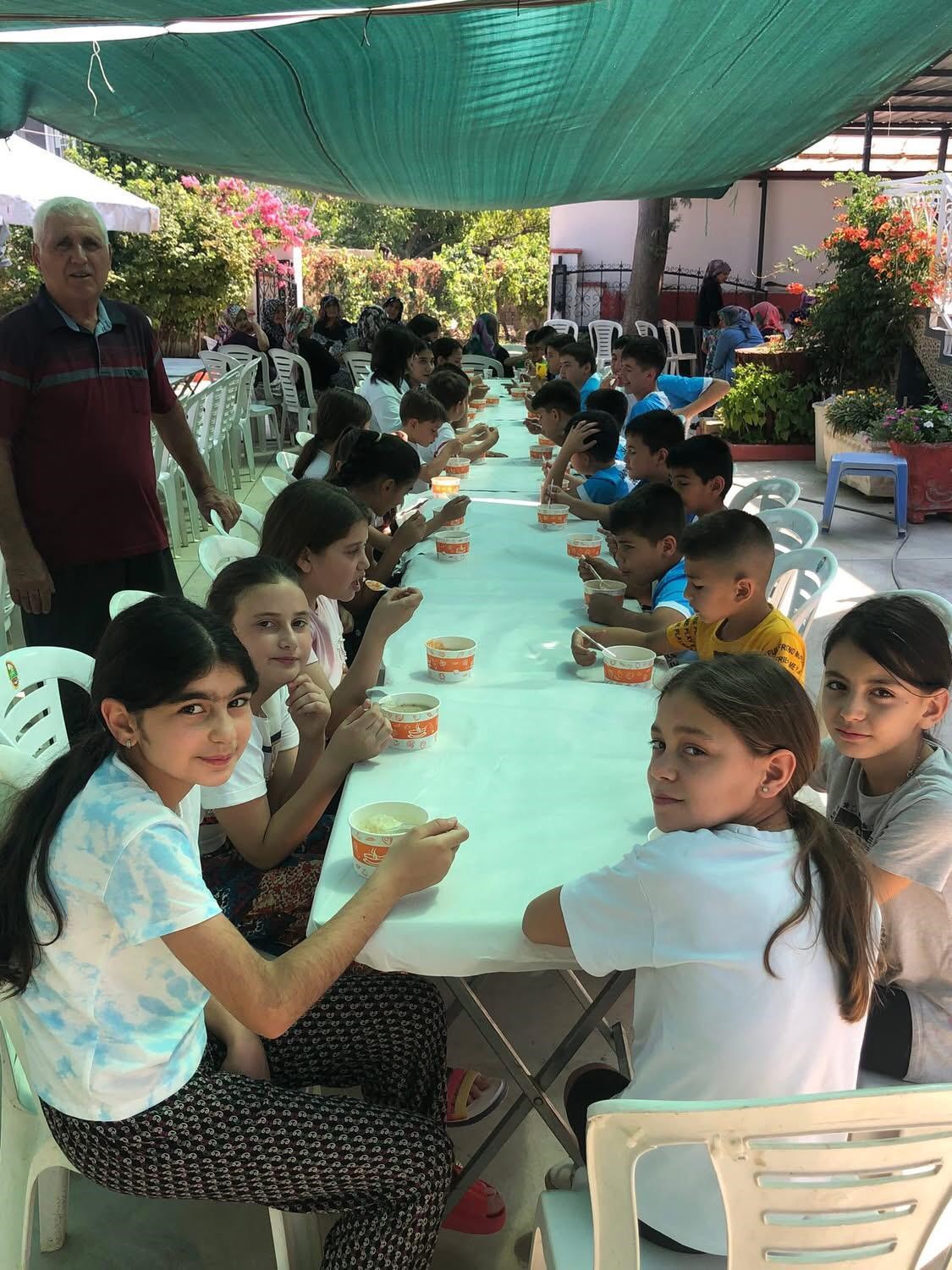 Bereketli Mahallesi’nde aşure ve keşkek hayrı 