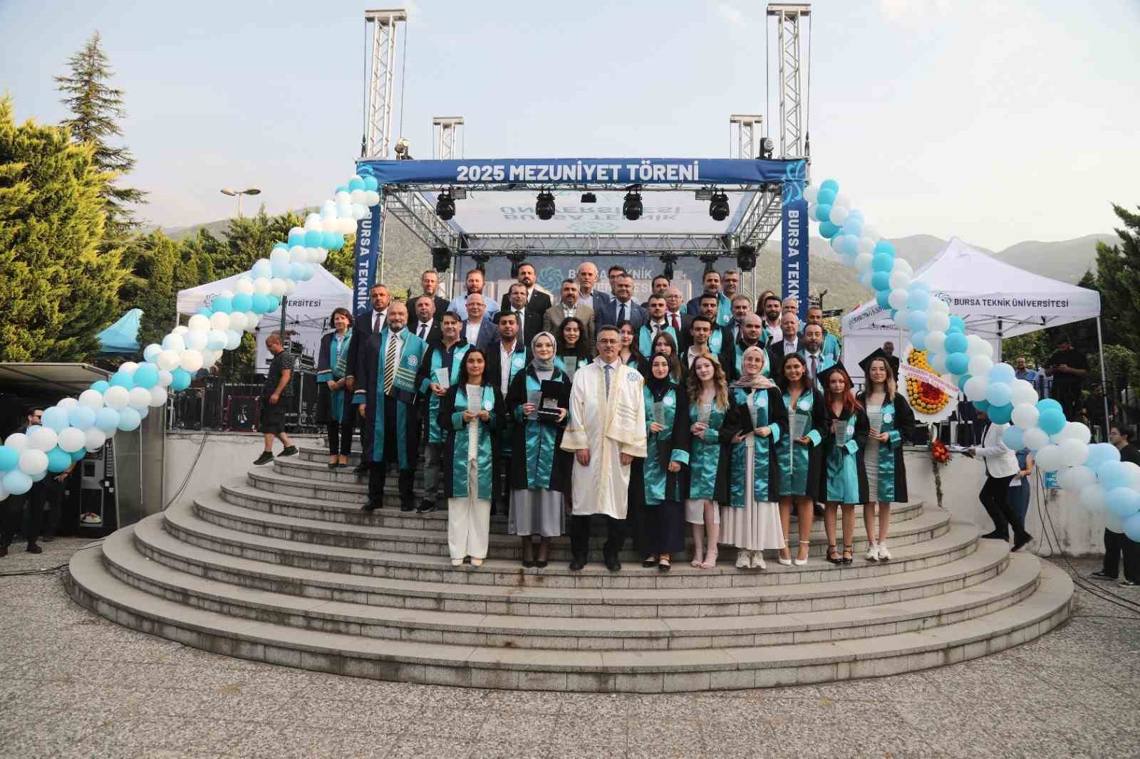 BTÜ’de mezuniyet sevinci ve 15. yıl gururu bir arada 