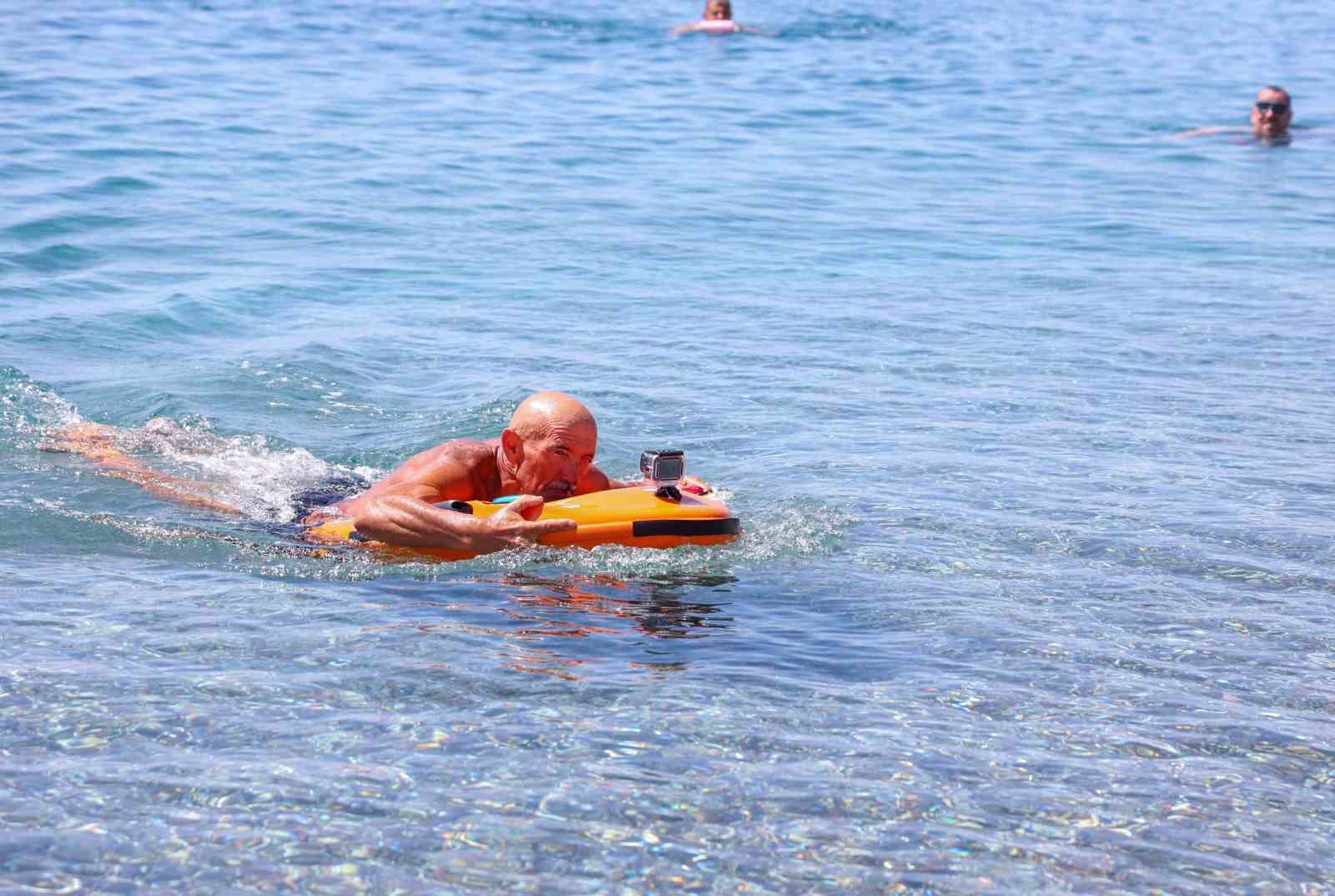 Konyaaltı Sahili’nde İnsansız Robot Cankurtaran iş başında 