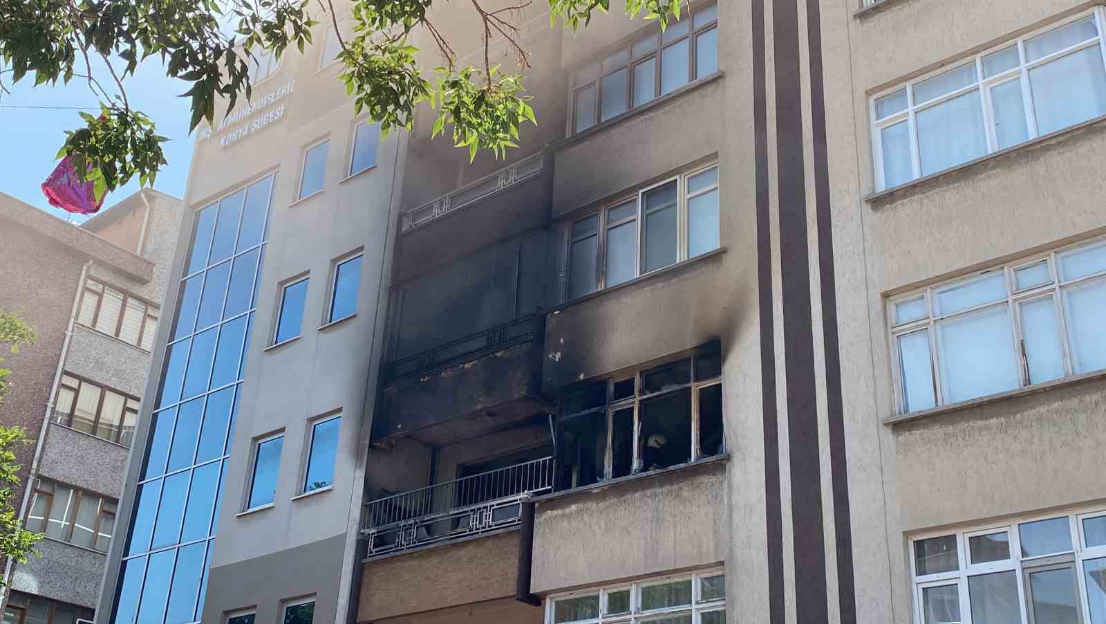 Konya’da apartmanda yangın paniği: 5 kişi dumandan etkilendi 