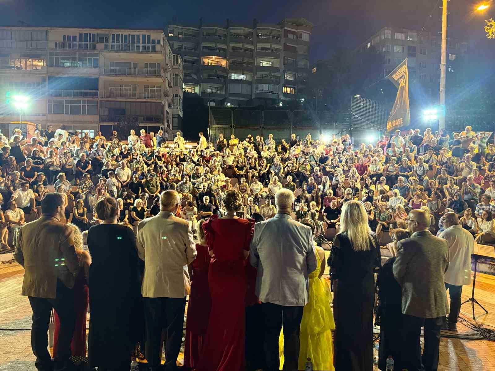 Gölcük Belediyesi TSM korosu kulakların pasını sildi 