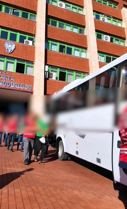 Isparta’da 36 yıl ceza alan hırsızın da aralarında olduğu 779 şahıs yakalandı 
