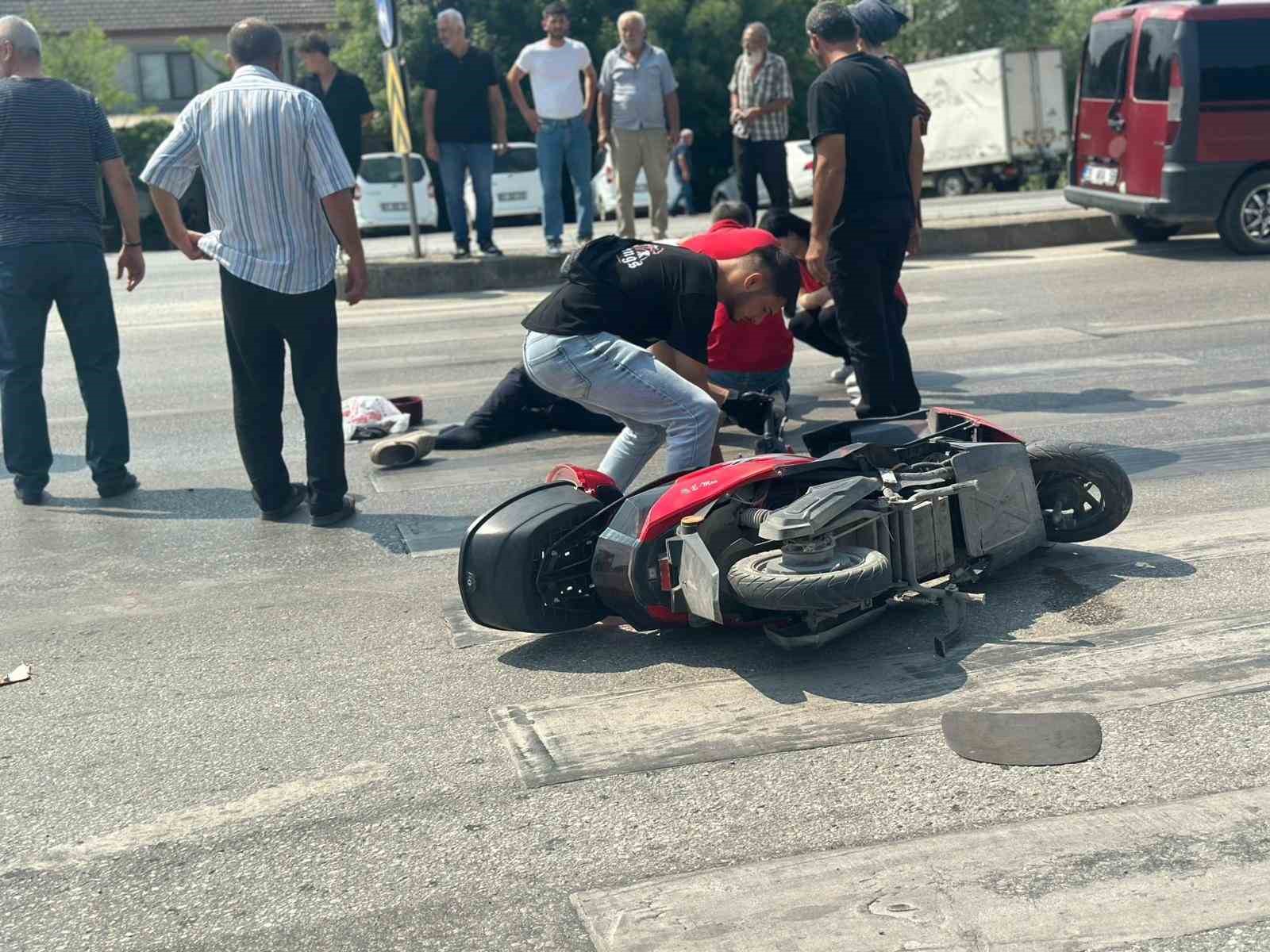 D-100’de hafif ticari araç ile elektrikli bisiklet çarpıştı: 1 yaralı 