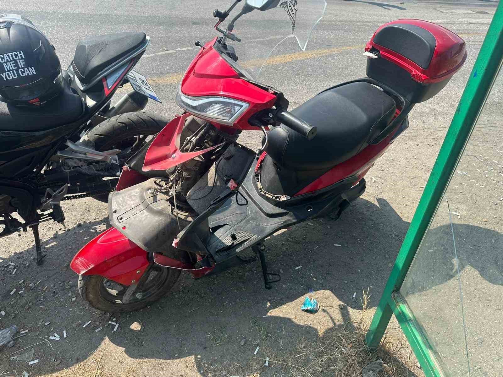 D-100’de hafif ticari araç ile elektrikli bisiklet çarpıştı: 1 yaralı 