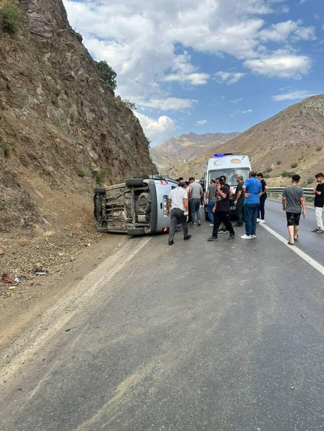 Yüksekova-Van kara yolunda kaza: 5 yaralı 