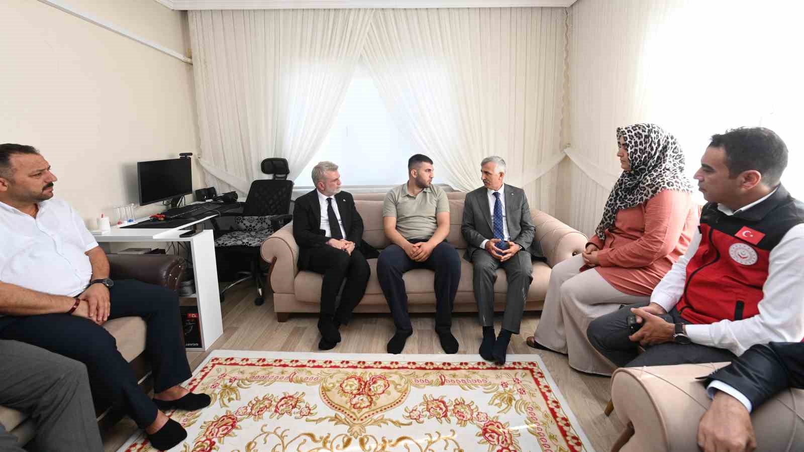 Başkan Görgel’den Pençe-Kilit Harekatı bölgesinde metan gazından etkilenen Mehmetçiğe ‘geçmiş olsun’ ziyareti 