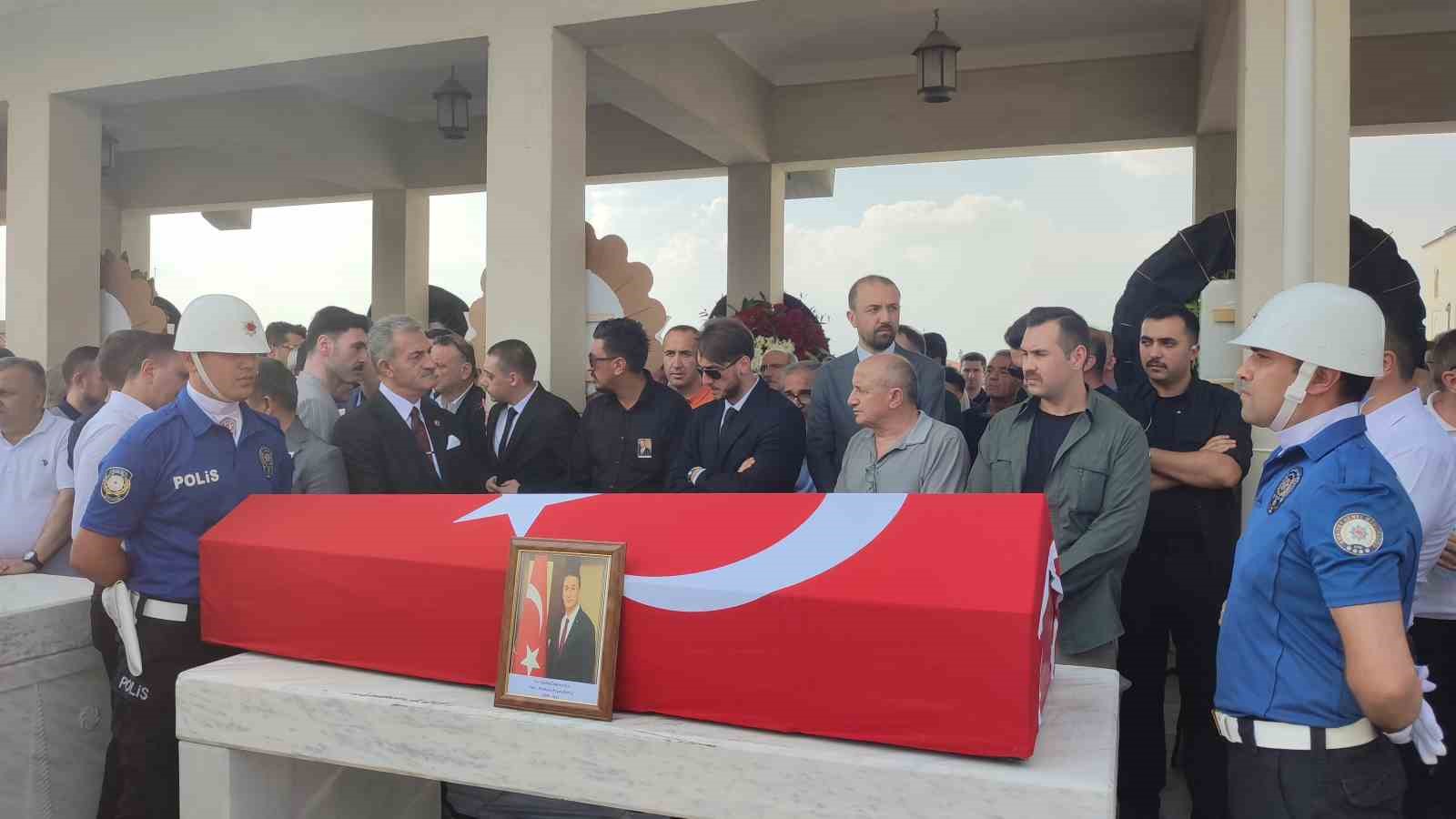 Eski Bitlis Valisi Karaömeroğlu, Ankara’da son yolculuğuna uğurlandı 