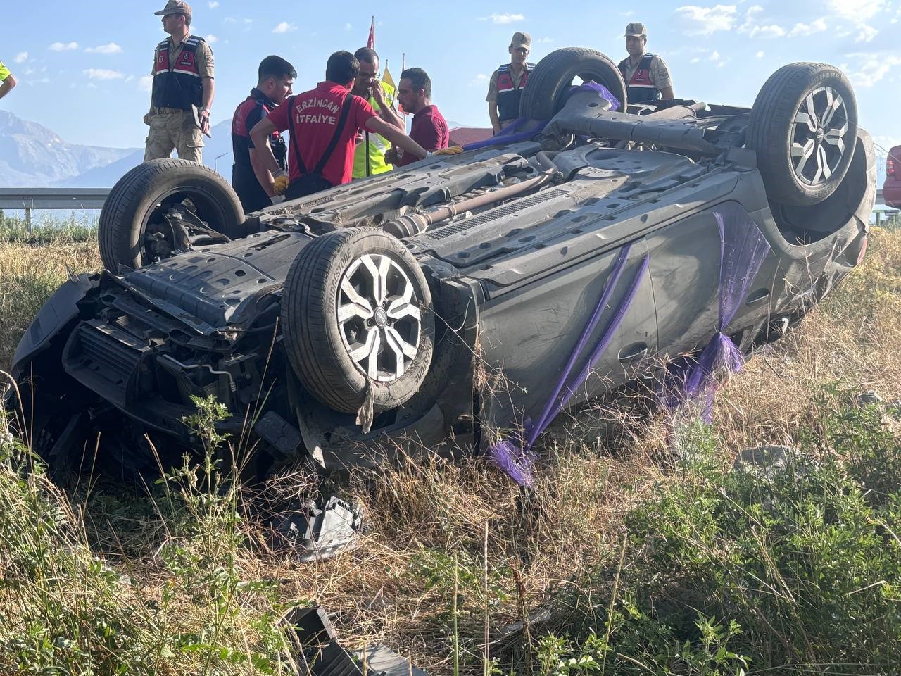 Nişan dönüşü Erzincan yolunda feci kaza: 1 ölü, 4 yaralı 