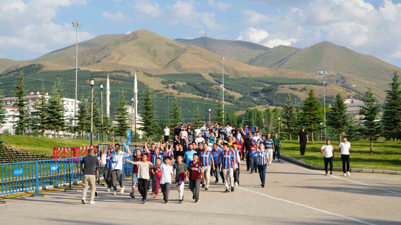 Erzurum’da taraftardan Trabzonspor’a sevgi seli 
