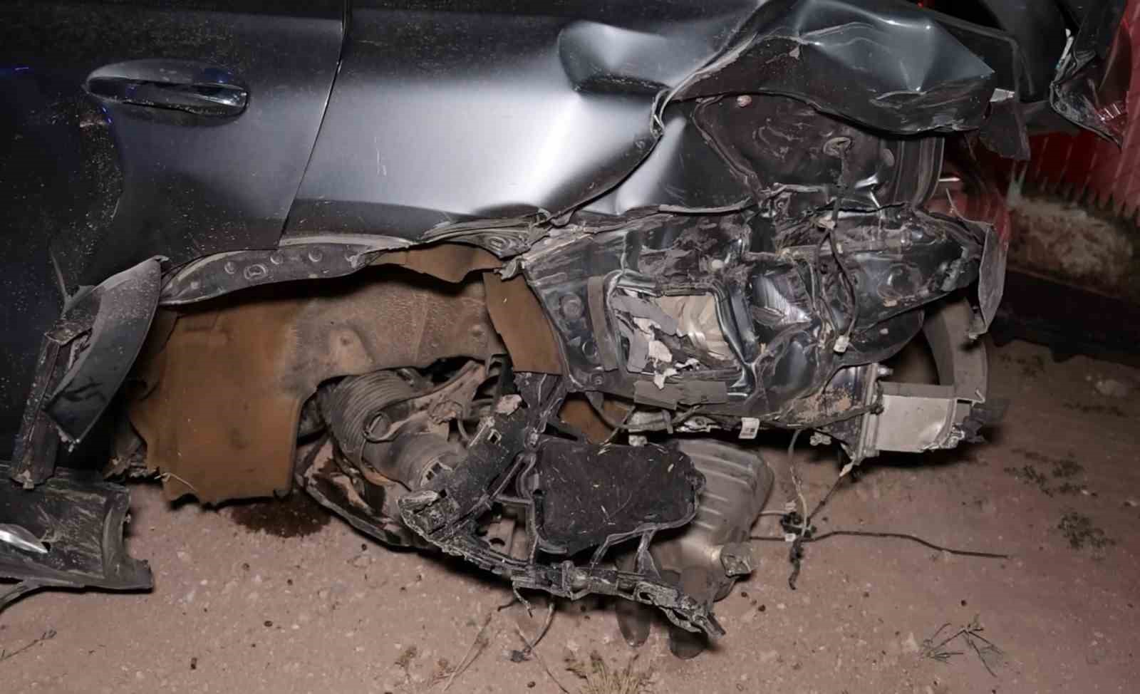 Alkollü sürücünün otomobili gurbetçi ailenin aracına çarpıp takla attı: 3 yaralı 