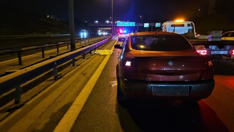 Otoyoldan karşıya geçmeye çalışırken otomobilin çarptığı adam hayatını kaybetti 