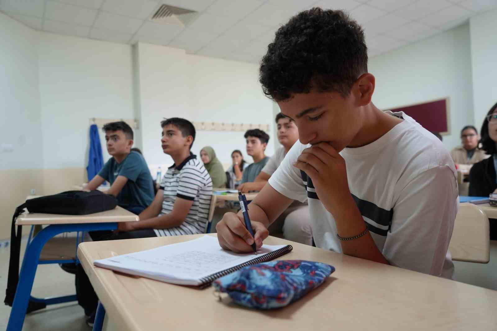 Azimli ve disiplinli çalışma başarıyı getirdi: Bayburt LGS birincisi çocukluk hayaline adım adım ilerliyor 