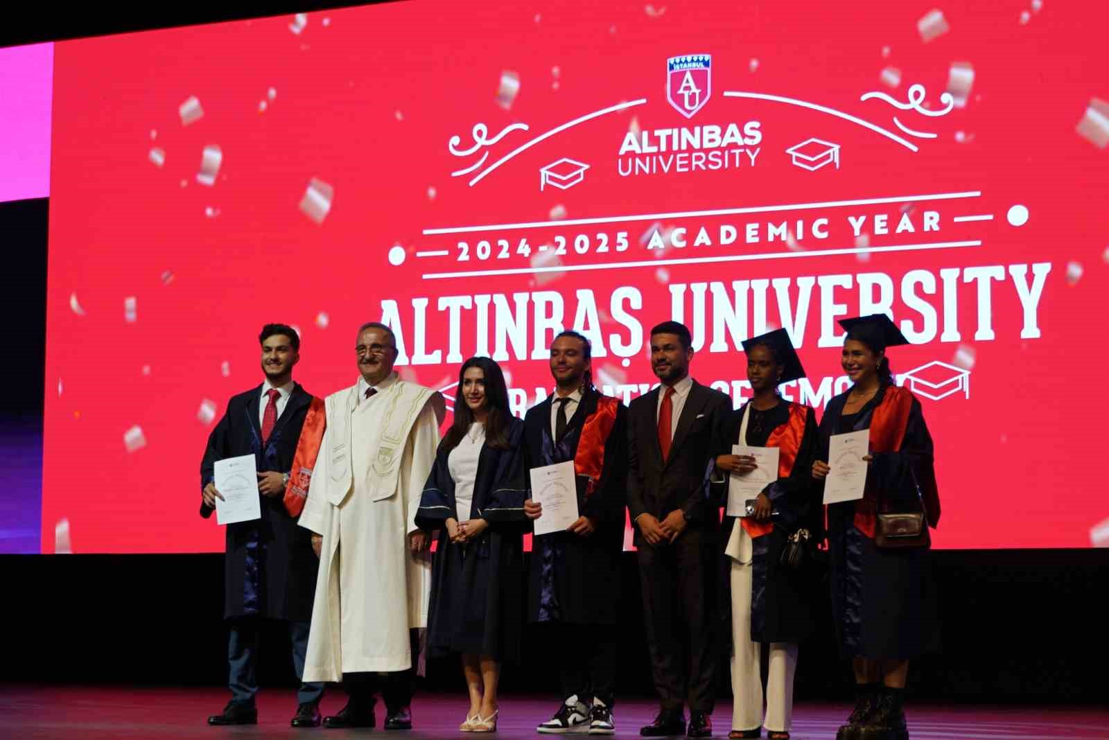 Altınbaş Üniversitesi 2024-2025 Akademik Yılı Mezuniyet Töreni düzenlendi 