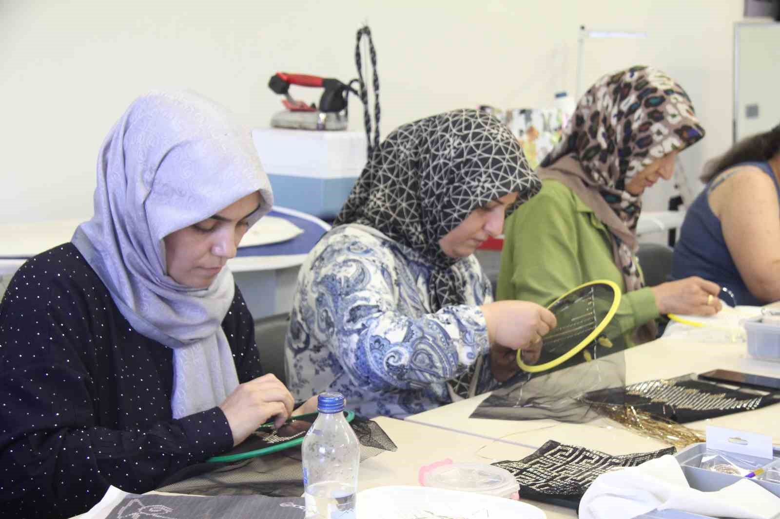 Kadınlar tel kırma sanatıyla aile ekonomisine katkı sağlıyor 