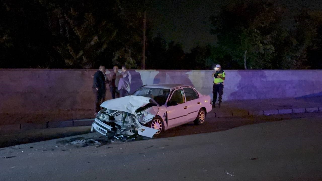 Otomobiller kafa kafaya çarpıştı: 3’ü çocuk 6 yaralı 