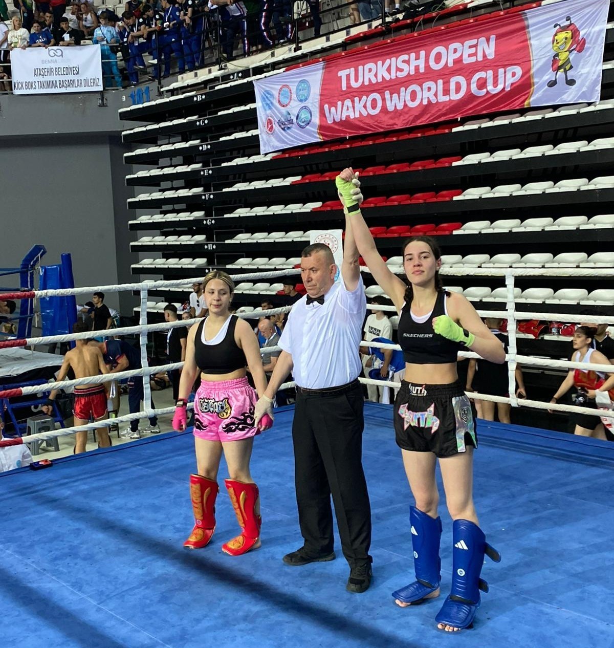 Yağmur Denizli’den kick boksta tarihi zafer 