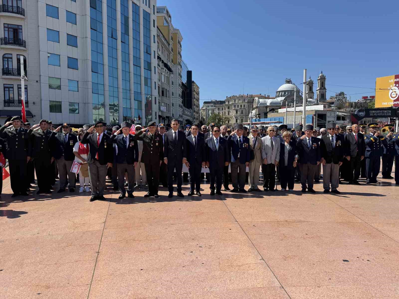 Kıbrıs Barış Harekatı’nın 51. yıl dönümü Kıbrıs gazilerinin katılımıyla Taksim’de kutlandı 