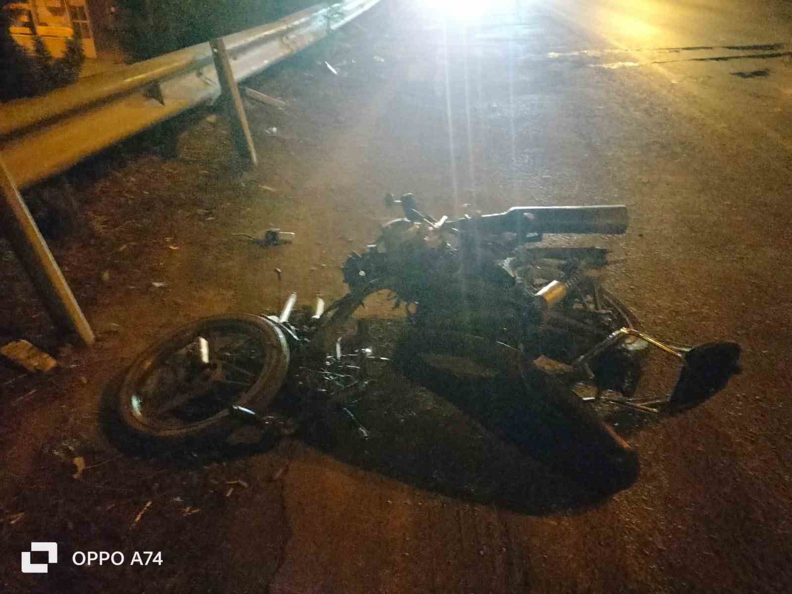 Balıkesir’de motosikletle otomobil kaza yaptı; 1ölü, 1 yaralı 