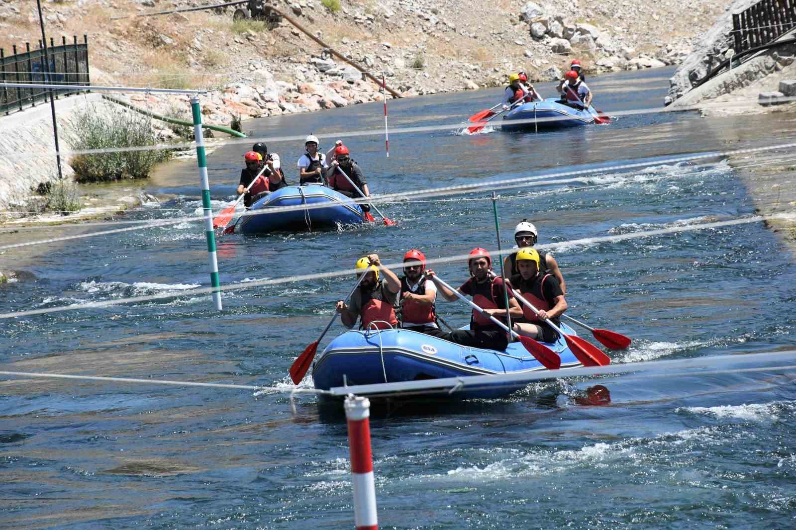 Türkiye’nin ilk yapay rafting parkuru macera tutkunlarını ağırlıyor 