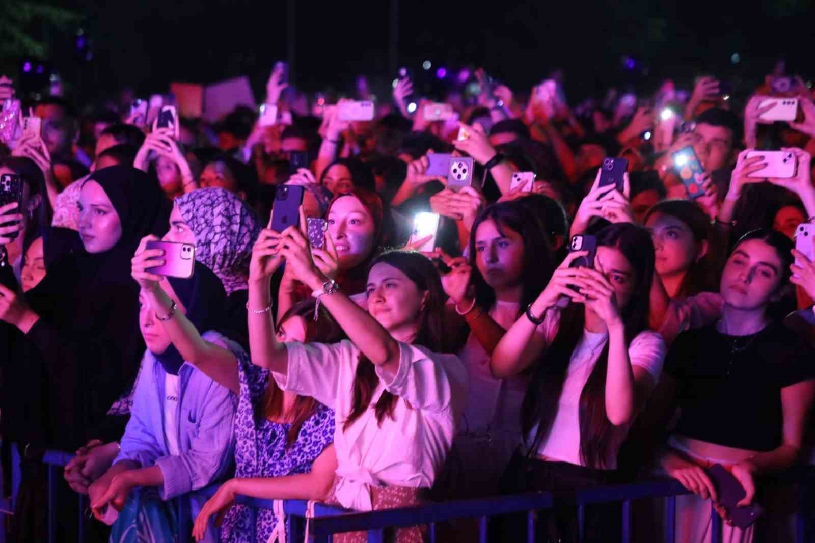 İnegöl’de festival heyecanı Dedublüman konseriyle zirveye ulaştı 