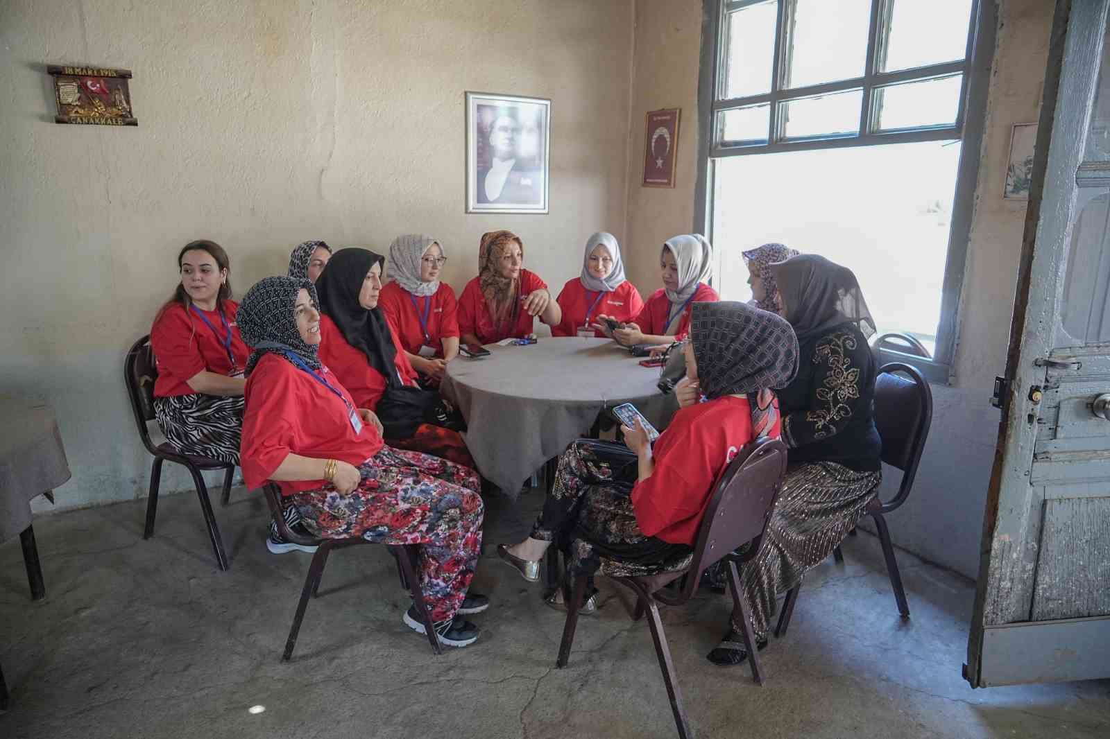 Mahalle 1 günlüğüne kadınlara emanet edildi 